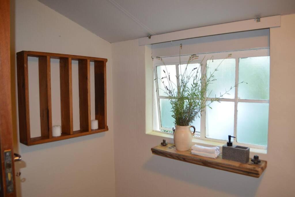 Winecellar Cave, On Wine Farm & Where Lions Roar! Holiday home Stellenbosch