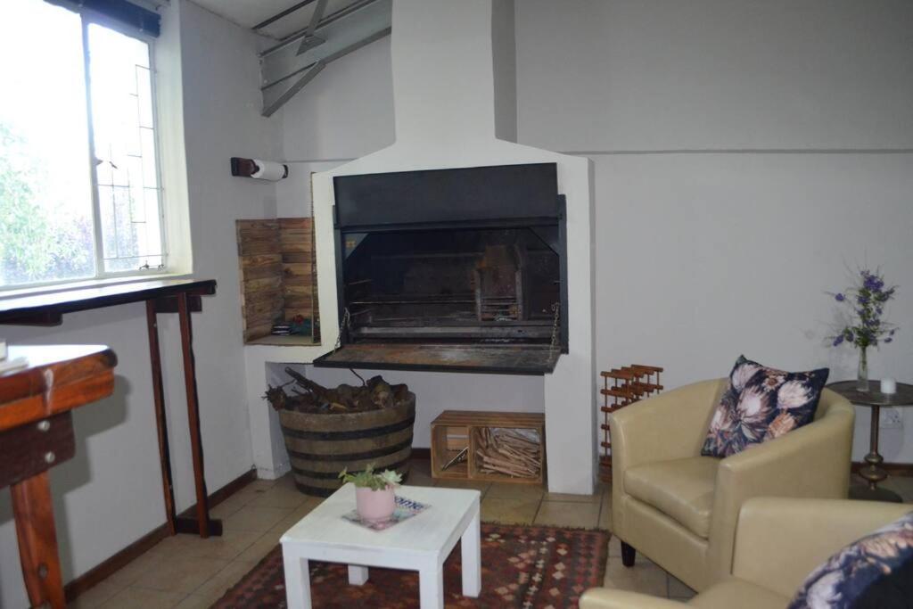 Holiday home Winecellar Cave, On Wine Farm & Where Lions Roar! *